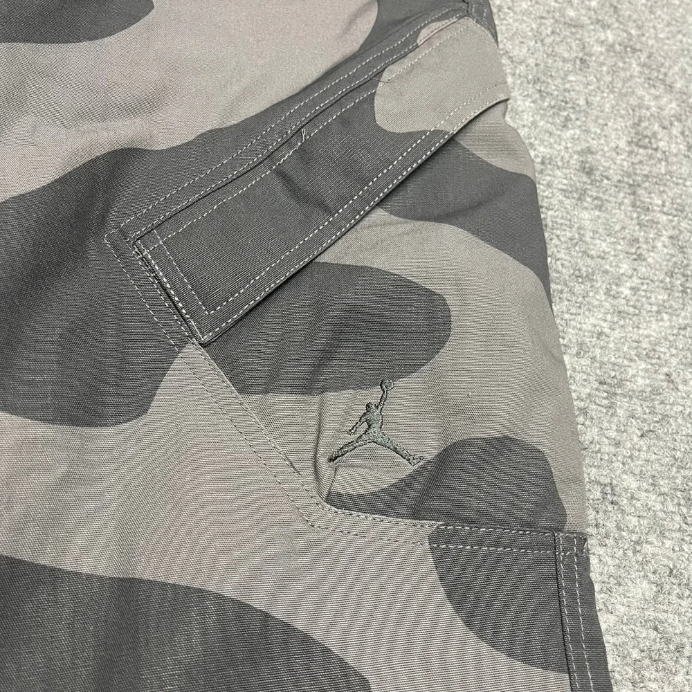 Jordan Pants Mens Medium Charcoal Gray Camo Essentials Cargo Drawstrings Outdoor